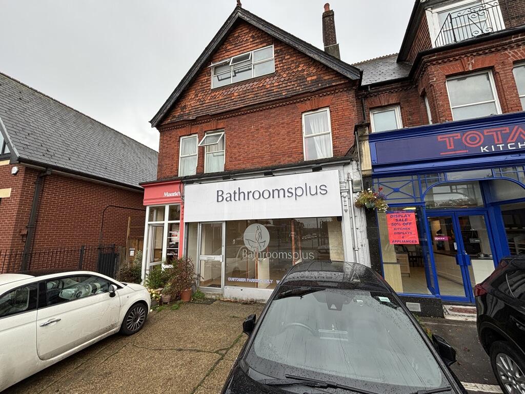 Main image of property: 72 The Avenue, Southampton, Hampshire, SO17 1XS