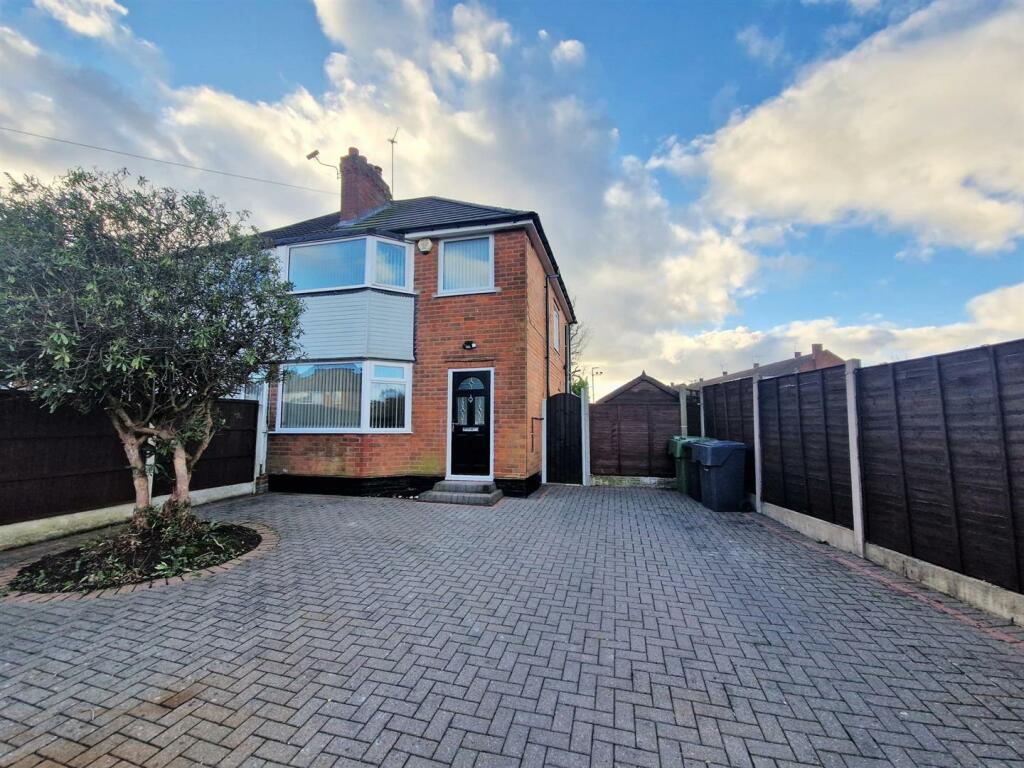 3 bedroom semi-detached house for rent in Beverley Road, Rubery, B45