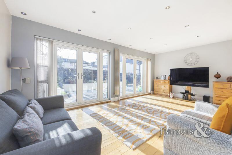 4 bedroom semidetached bungalow for sale in Tile Kiln Lane, Bexley, DA5