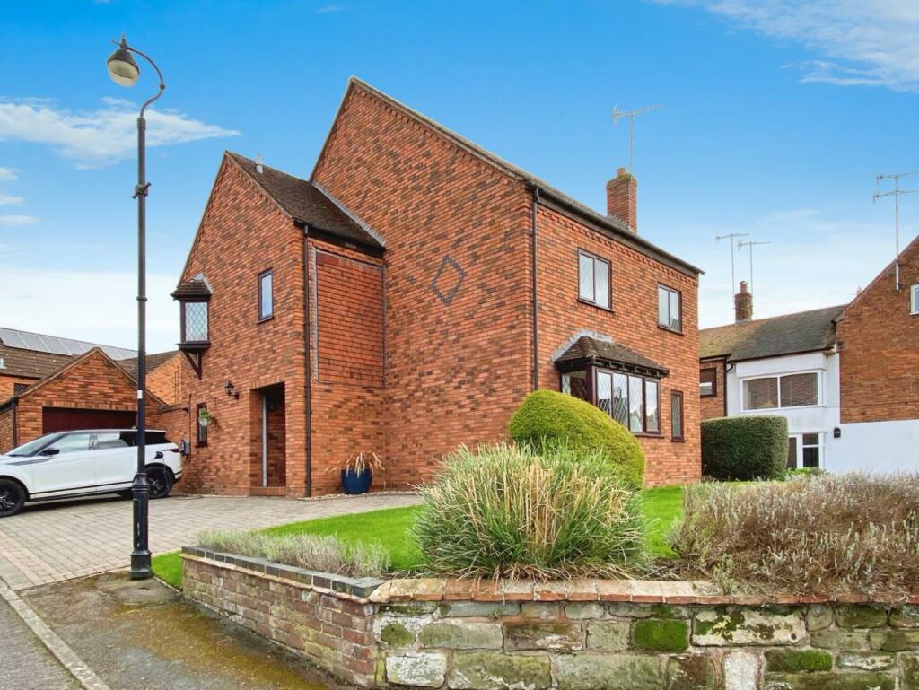 4 bedroom detached house for sale in Elliotts Orchard, Barford, Warwick