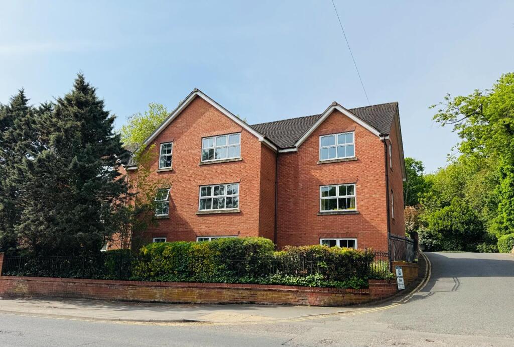 Main image of property: Romani Close, Warwick