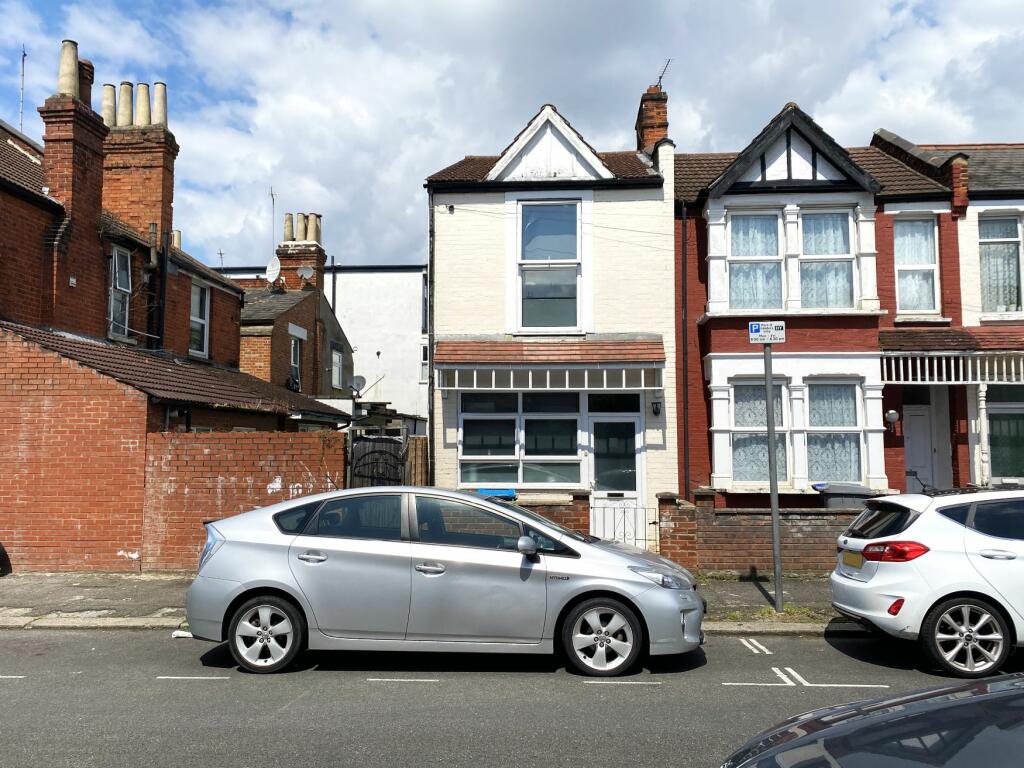 2 bedroom end of terrace house for rent in Yewfield Road, Willesden