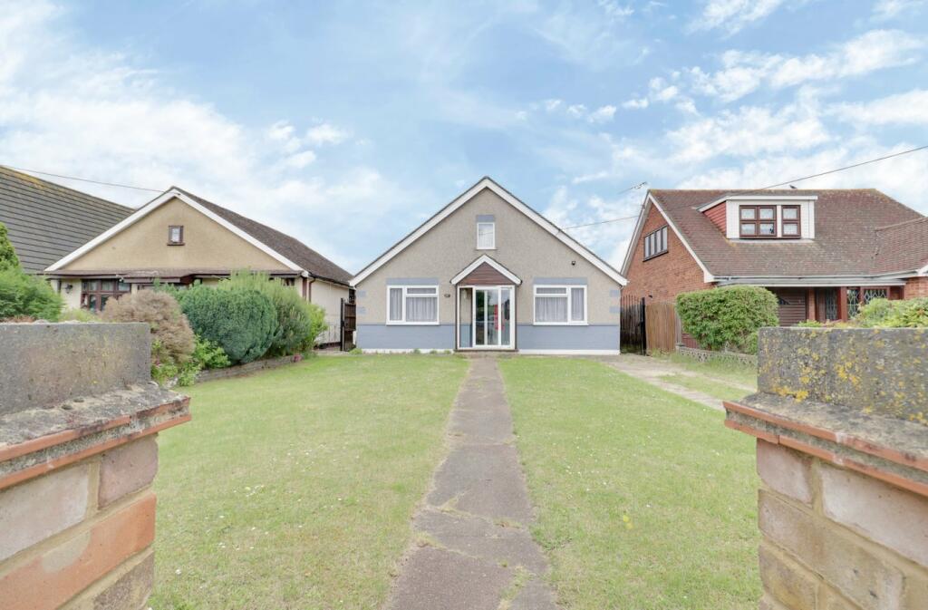 3 bedroom detached bungalow for sale in Briscoe Road, RAINHAM, RM13