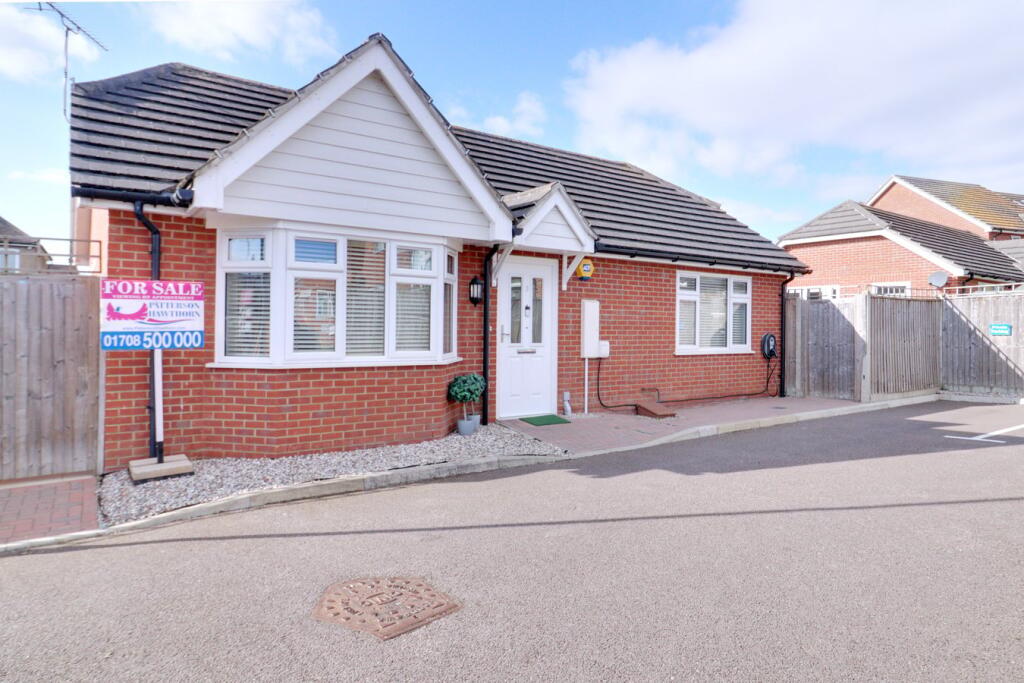 Main image of property: Gilesfield Close, Rainham, RM13