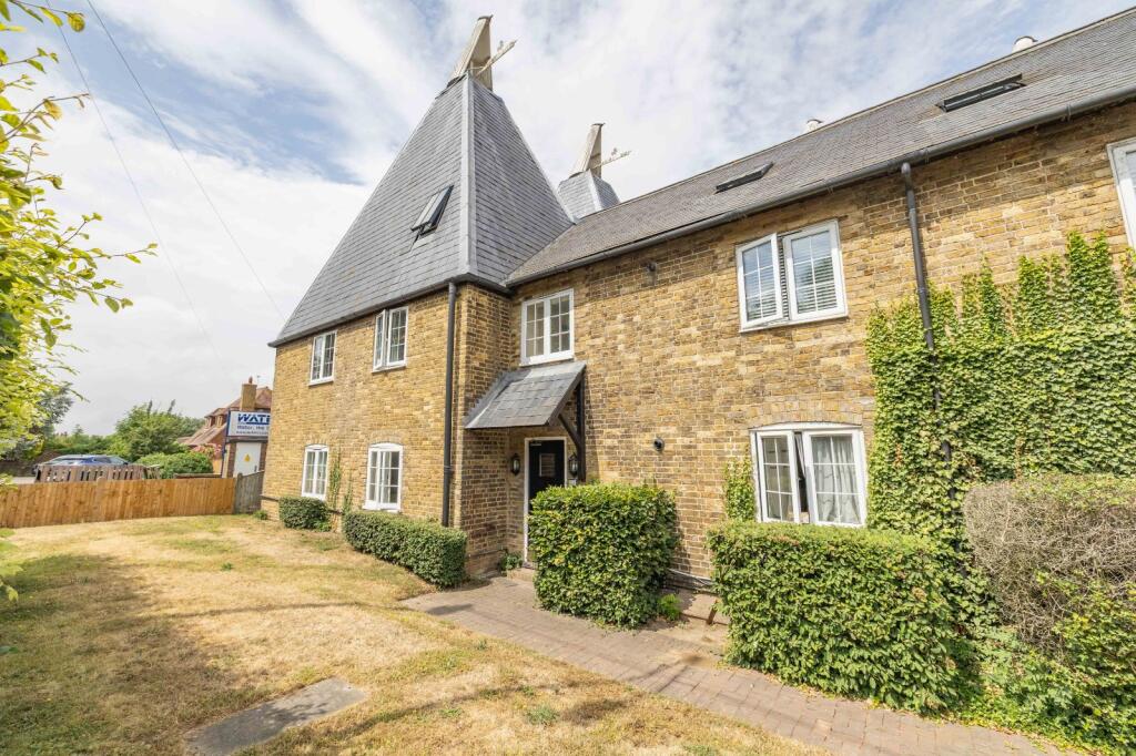 Main image of property: London Road, Teynham, Sittingbourne, Kent, ME9