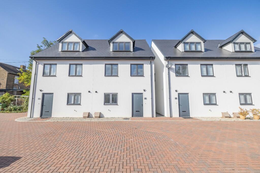 Main image of property: London Road, Sittingbourne, ME10