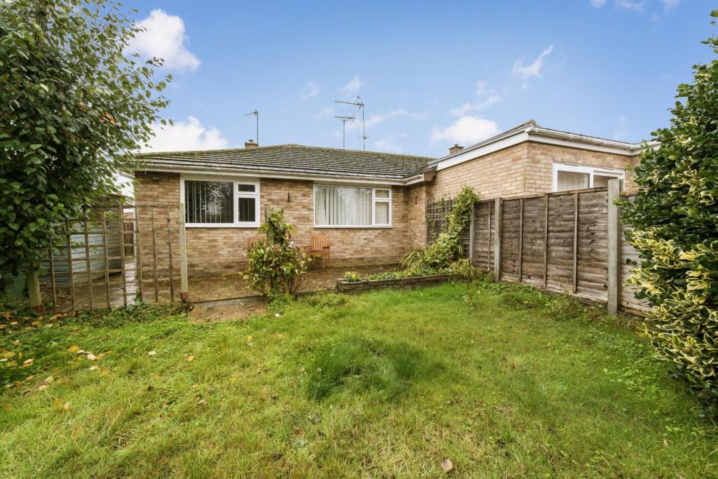 2 bedroom semidetached bungalow for sale in Johnson Court, Faversham, ME13
