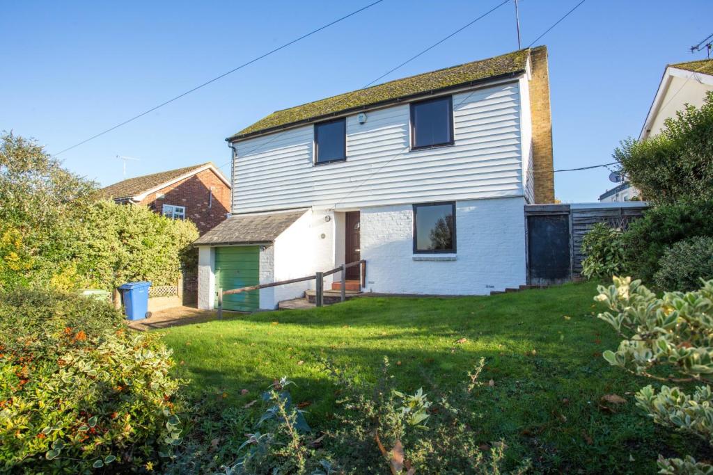 3 bedroom detached house for sale in Ham Road, Faversham, ME13