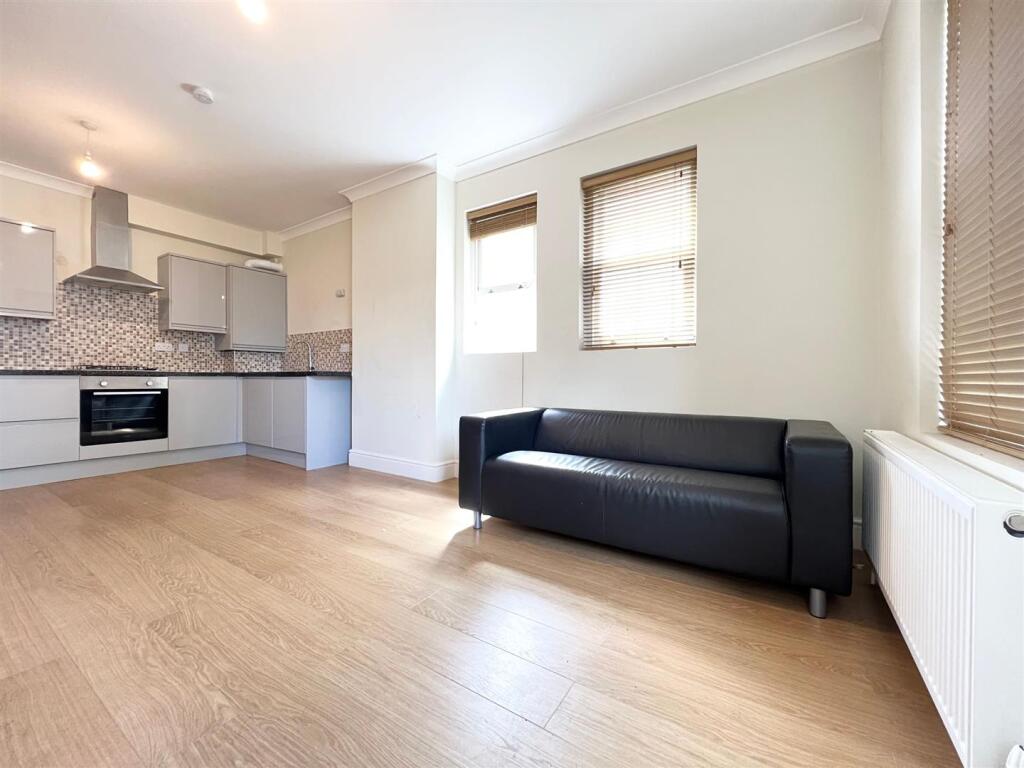 Main image of property: New Wanstead, Snaresbrook, E11