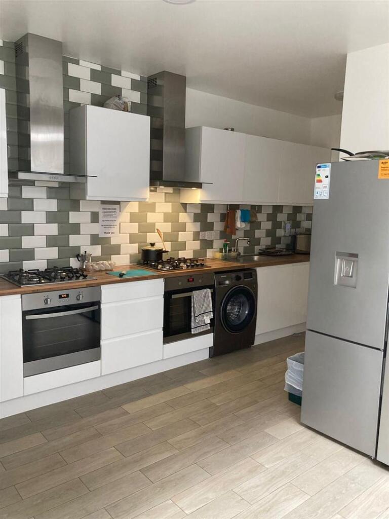 Main image of property: (En-suite Room) Philip Lane, South Tottenham, N15