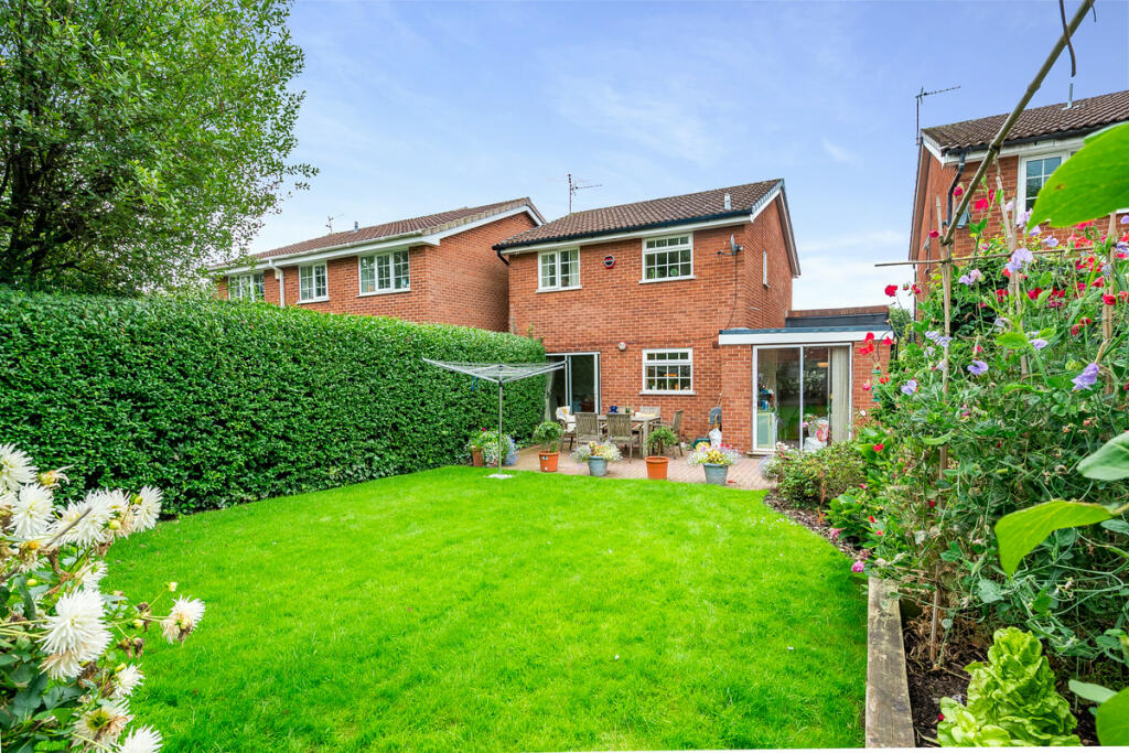 3 bedroom detached house for sale in Gleneagles Close, Wilmslow, SK9