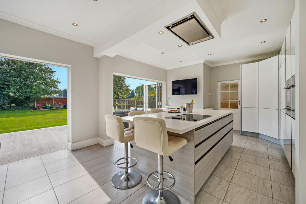 5 bedroom detached house for sale in Bridge Lane, Bramhall, SK7