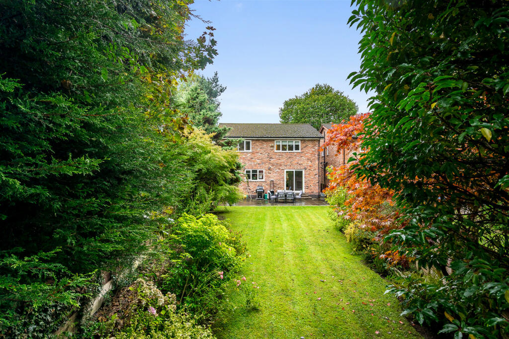 4 bedroom detached house for sale in Highfield Road, Cheadle Hulme, SK8