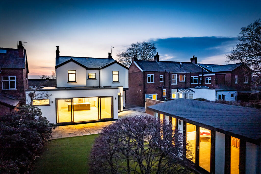 4 bedroom detached house for sale in Coppice Road, Poynton, SK12