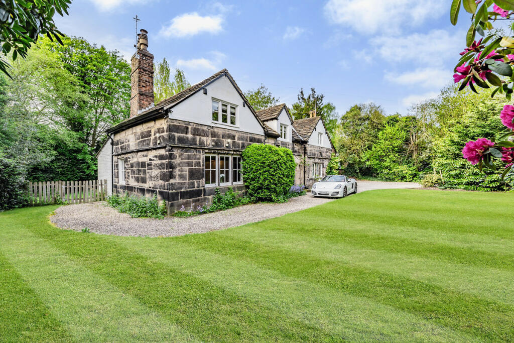 5 bedroom detached house for sale in Davey Lane, Alderley Edge, SK9