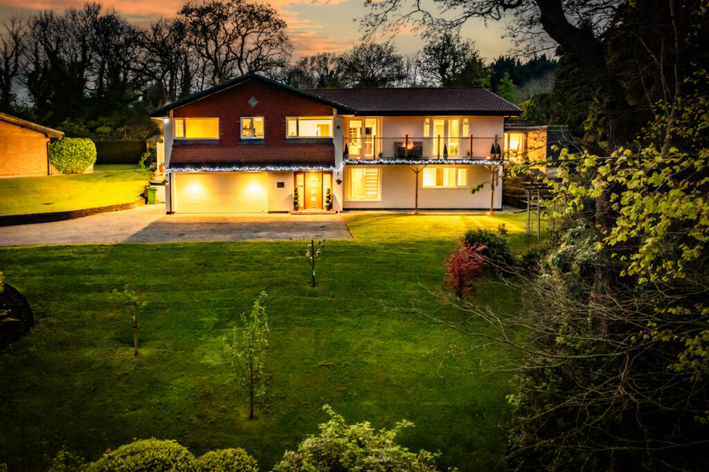 5 bedroom detached house for sale in Robins Lane, Bramhall, SK7