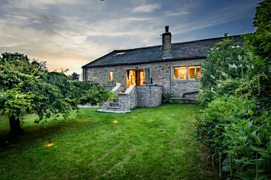 Additional property image - Cuckstool Lane, Fence, BB12