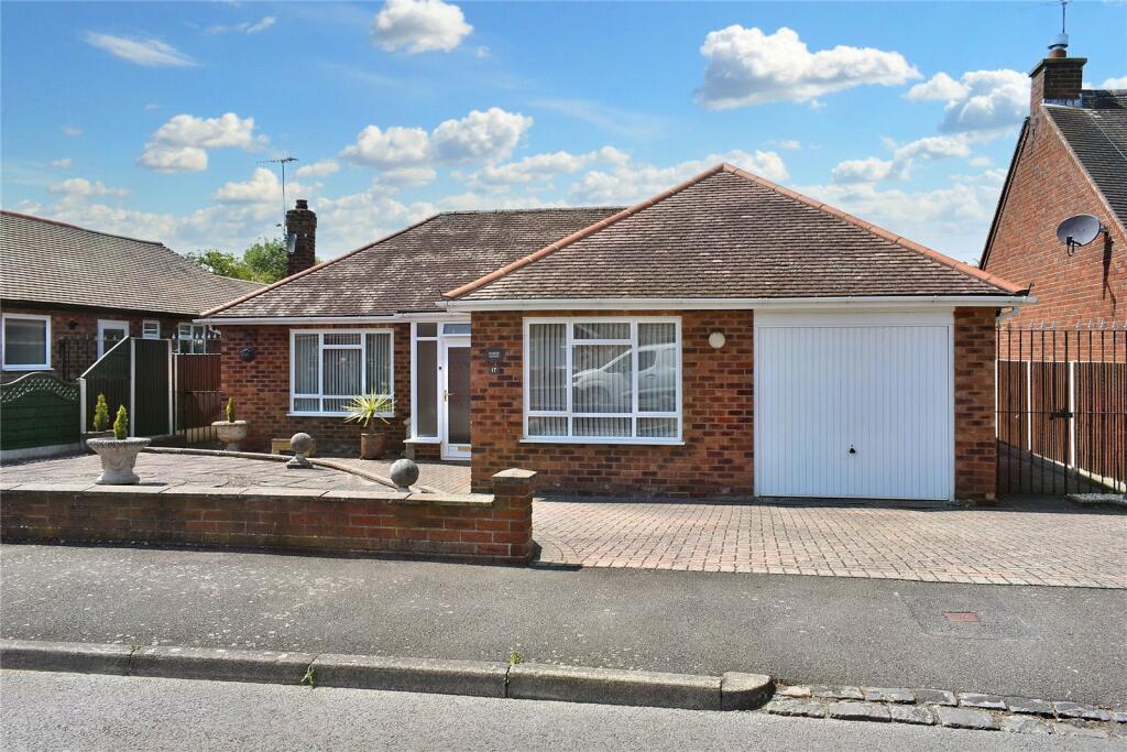 3 bedroom bungalow for sale in Bevere Drive, Worcester, Worcestershire, WR3