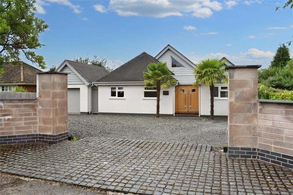 5 bedroom detached house for sale in Green Lane, Bevere, Worcester