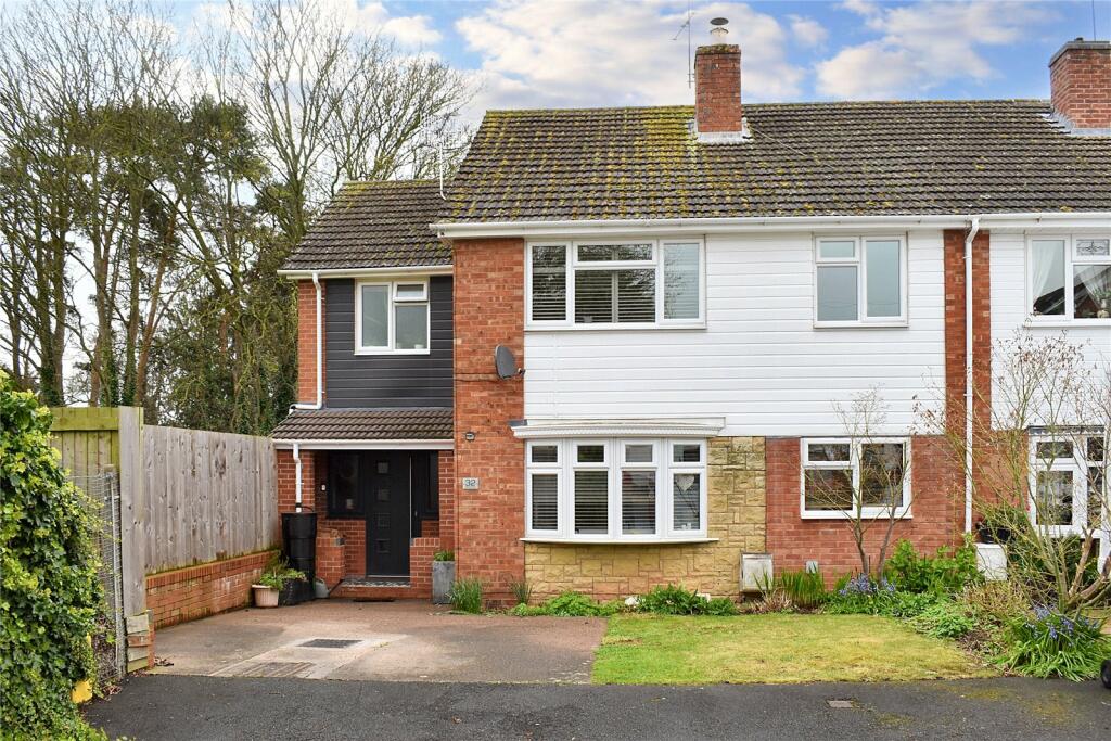 4 bedroom semi-detached house for sale in Westview Close, Worcester, Worcestershire, WR2