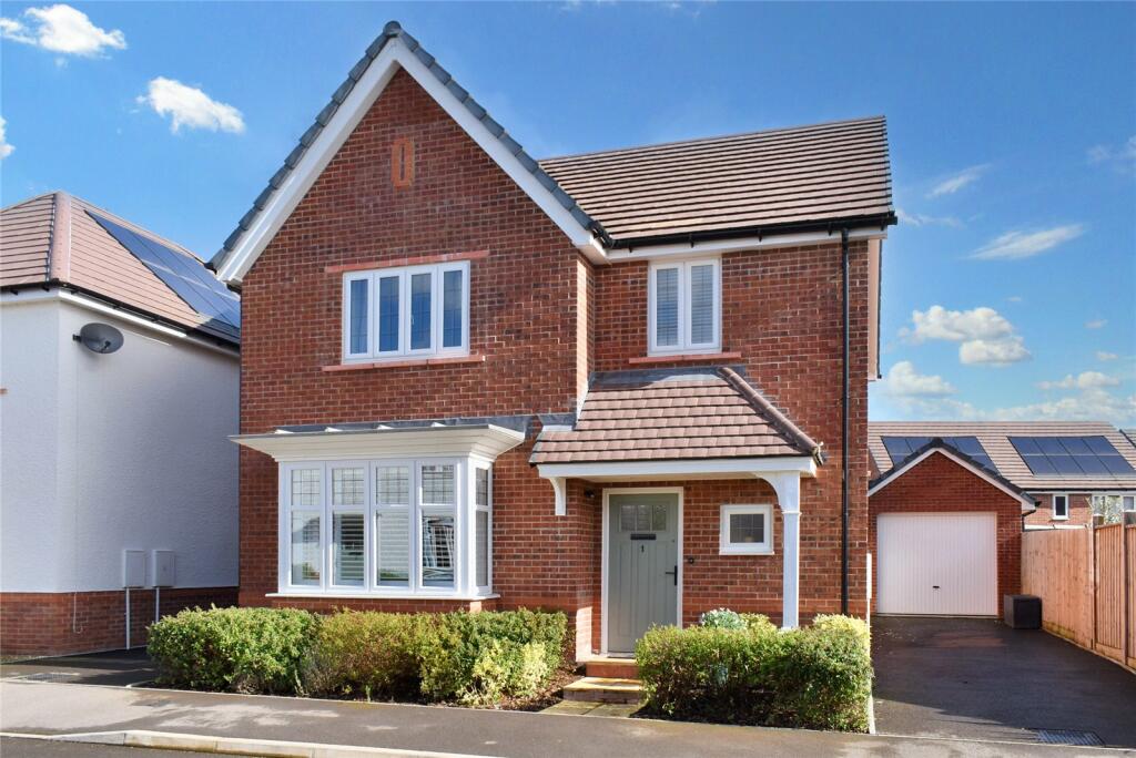 4 bedroom detached house for sale in Lavinia Close, Worcester, Worcestershire, WR2