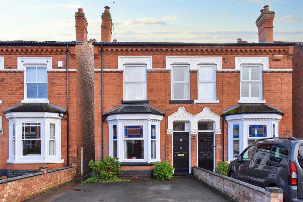 4 bedroom semi-detached house for sale in Shrubbery Avenue, Worcester, Worcestershire, WR1