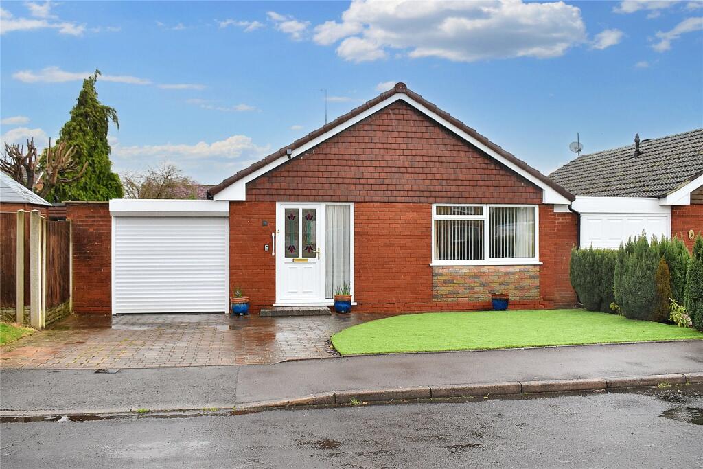 2 bedroom bungalow for sale in Pine Close, Fernhill Heath, Worcester, Worcestershire, WR3