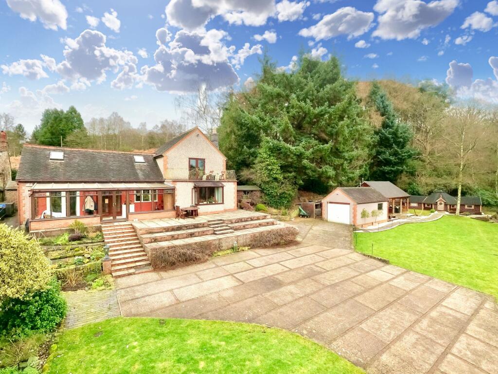 4 bedroom detached house for sale in Farley Road, Oakamoor, ST10