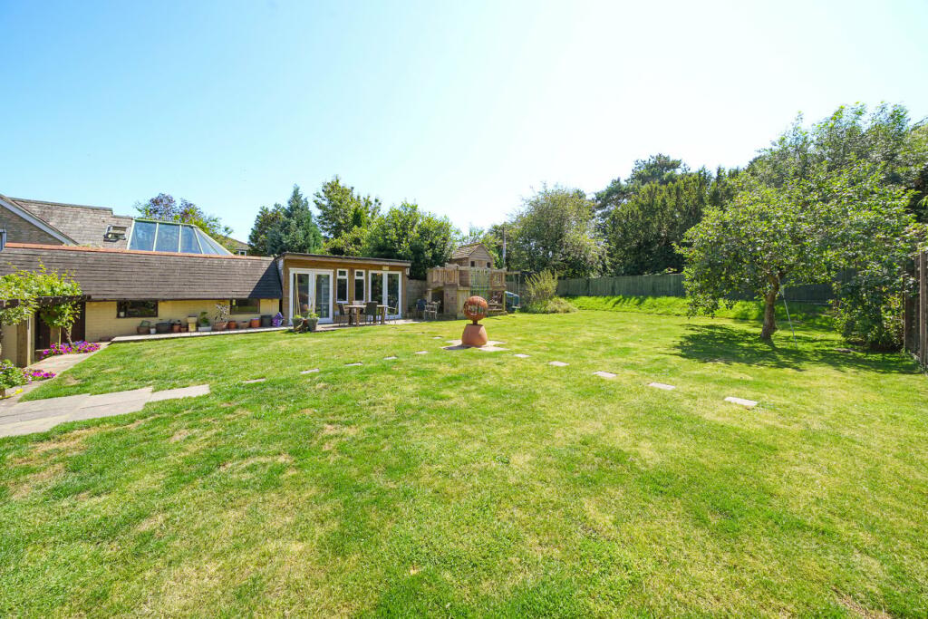 Additional property image - Muscliffe Lane, Muscliff, Bournemouth, BH9