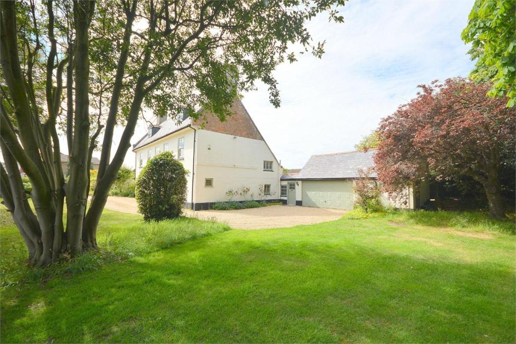 6 bedroom detached house for sale in Muscliffe Lane