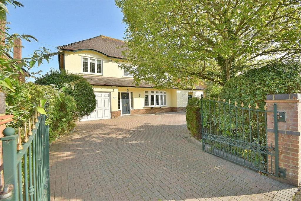 4 bedroom detached house for sale in Keith Road, Talbot Woods