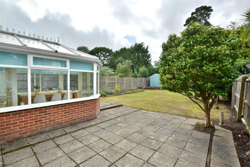 4 bedroom detached house for sale in Queens Park Gardens, Queens Park
