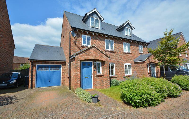 4 bedroom semidetached house for sale in Staggs Road, Thame, OX9
