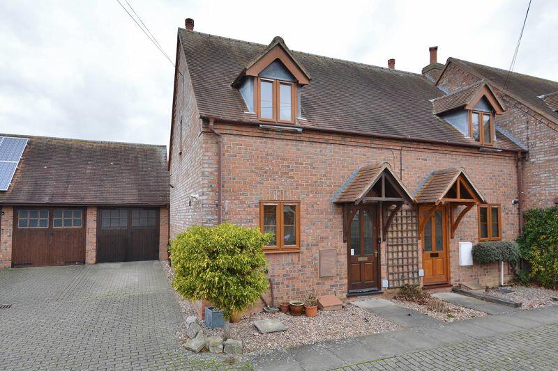 2 bedroom terraced house for sale in Hazelton Close, Thame, OX9