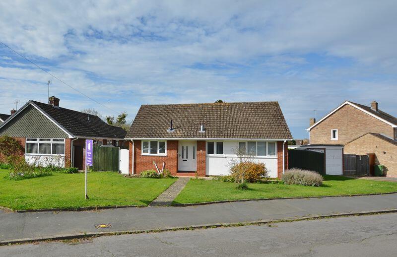 2 bedroom detached bungalow for sale in Lashlake Road, Thame, OX9