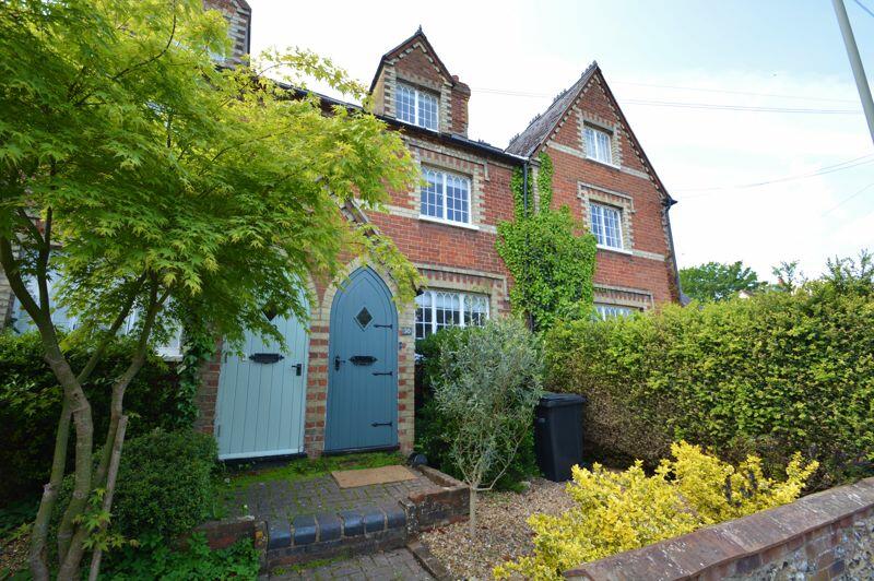2 bedroom terraced house for sale in High Street, Chinnor, OX39