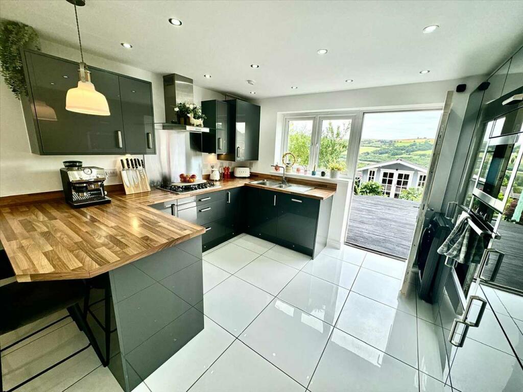 Additional property image - Highfields, Porth