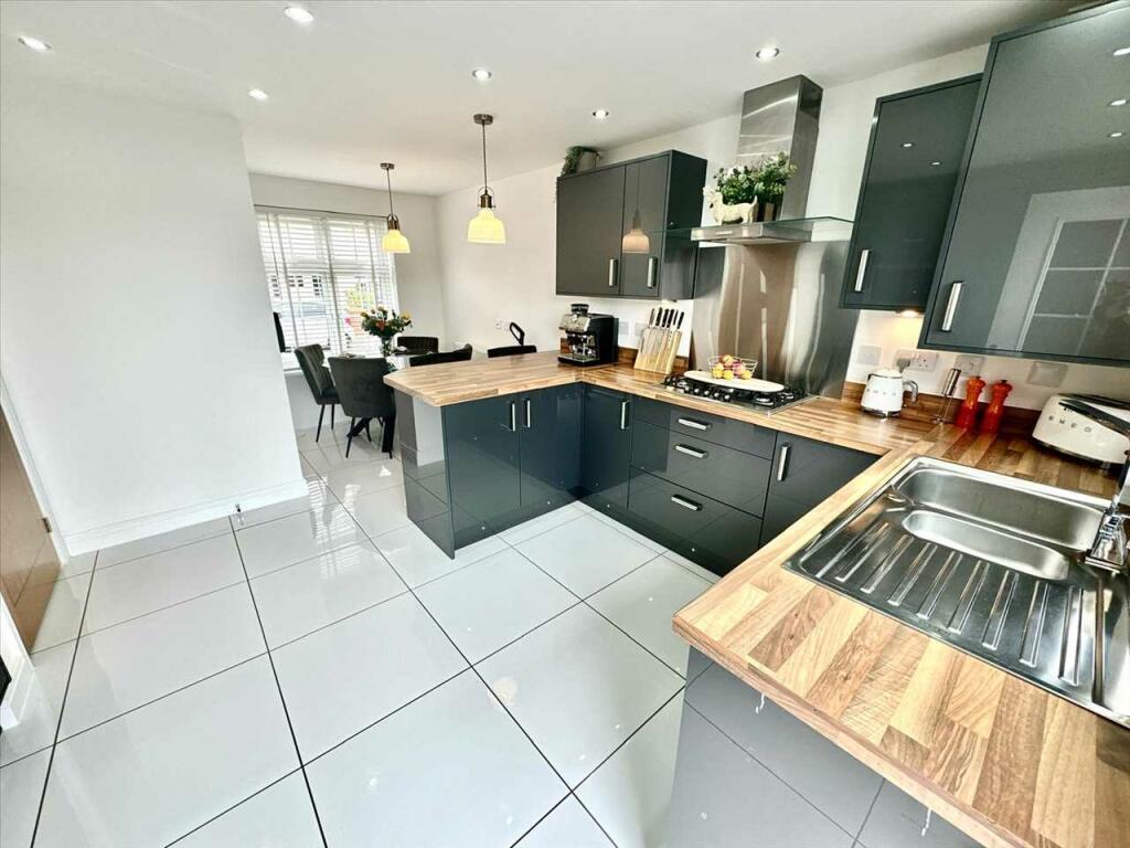 Additional property image - Highfields, Porth