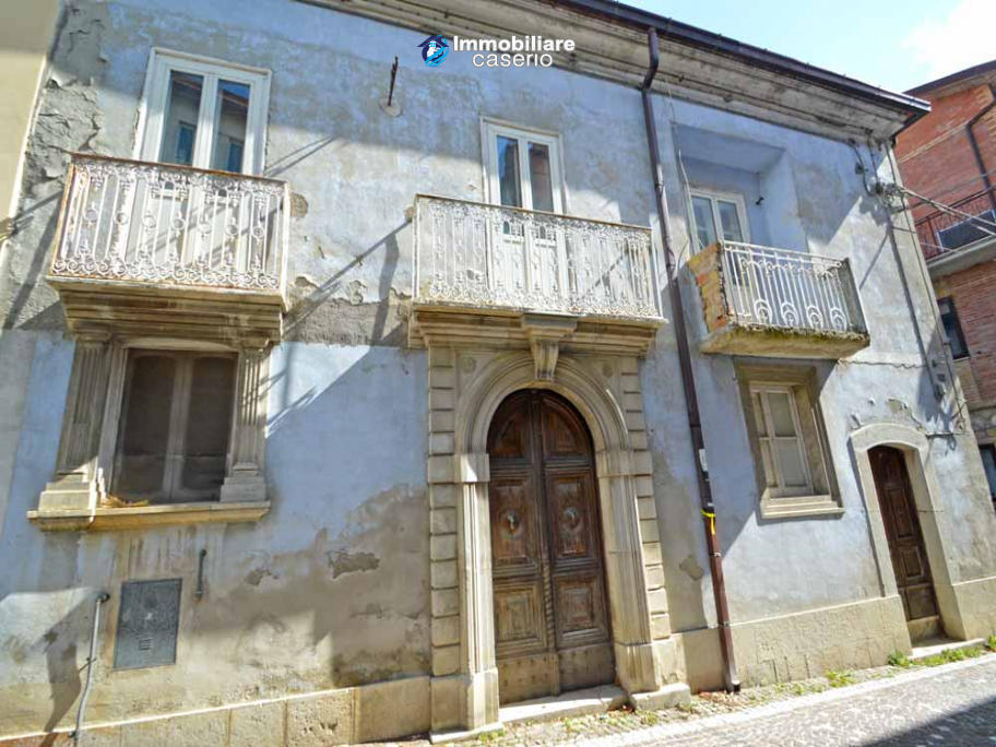 13 bedroom town house for sale in Roccavivara, Campobasso, Molise, Italy