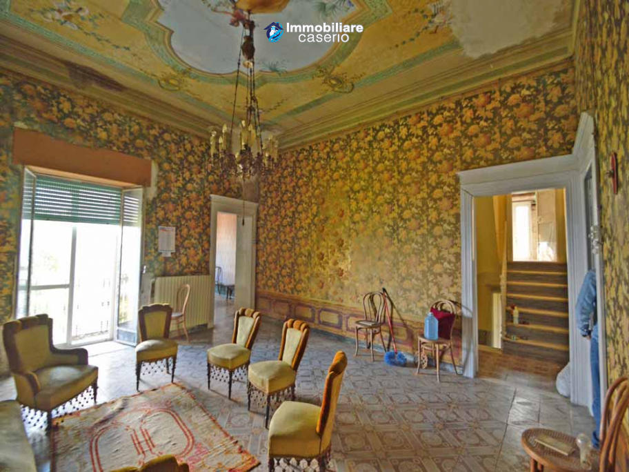 13 bedroom town house for sale in Roccavivara, Campobasso, Molise, Italy