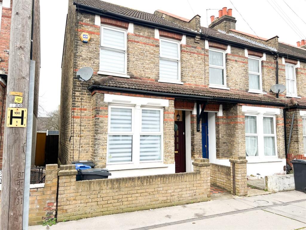 2 bedroom end of terrace house for sale in Priory Road, Croydon, CR0