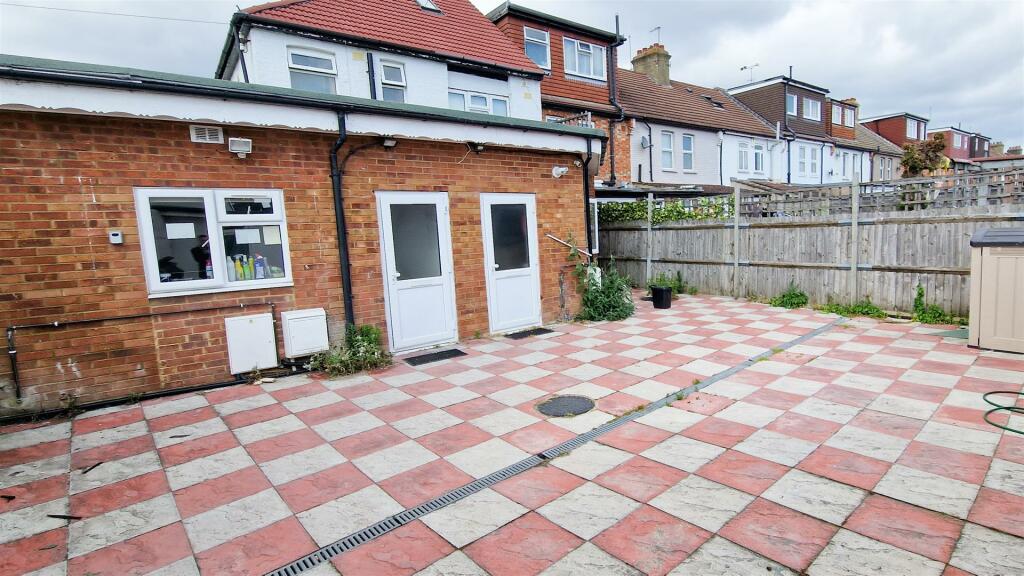 Additional property image - Meadvale Road, Croydon