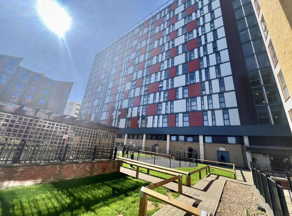 Main image of property: 420 London Road, Croydon