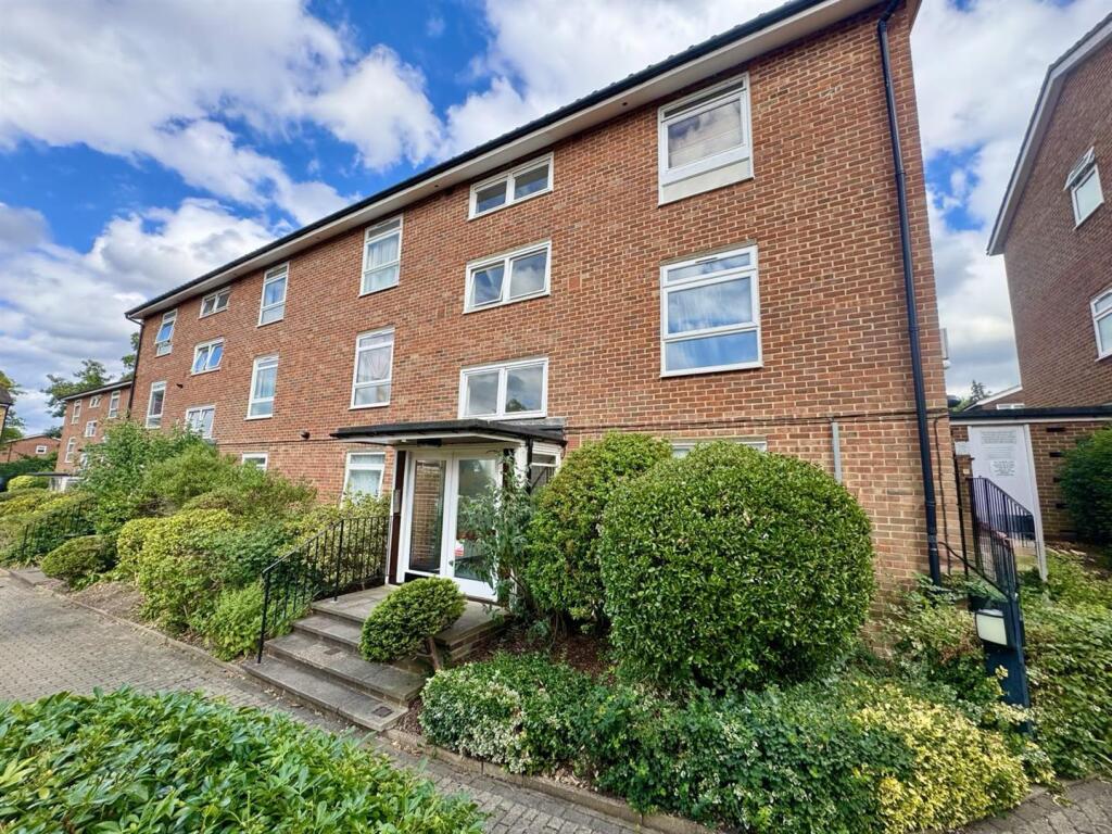 Main image of property: Cotelands, Croydon