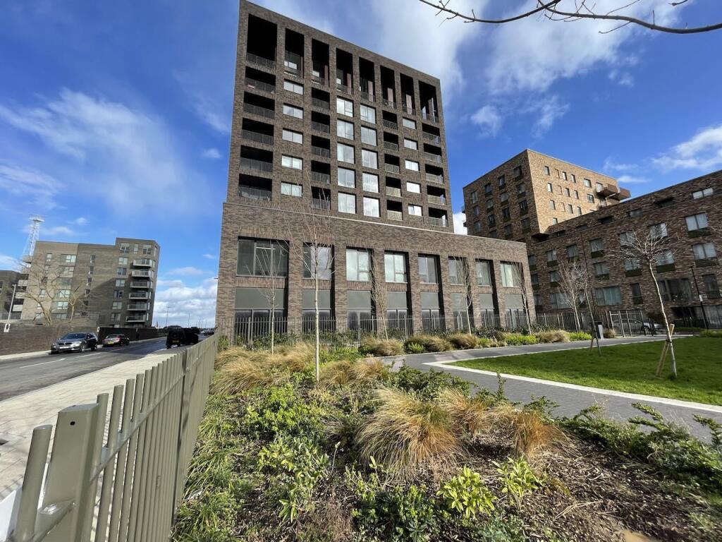 High street retail property to lease in Royal Albert Wharf, Upper Dock