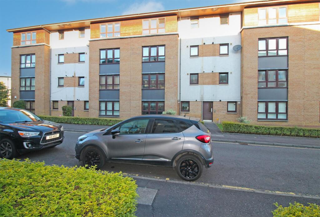 Main image of property: Flat 3/2, 2 Saucel Place, Paisley, PA1 1UE