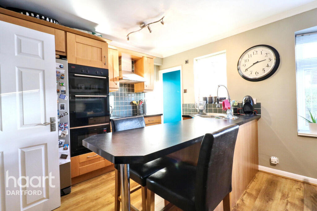 2 bedroom terraced house for rent in Bramley Place, Dartford, DA1