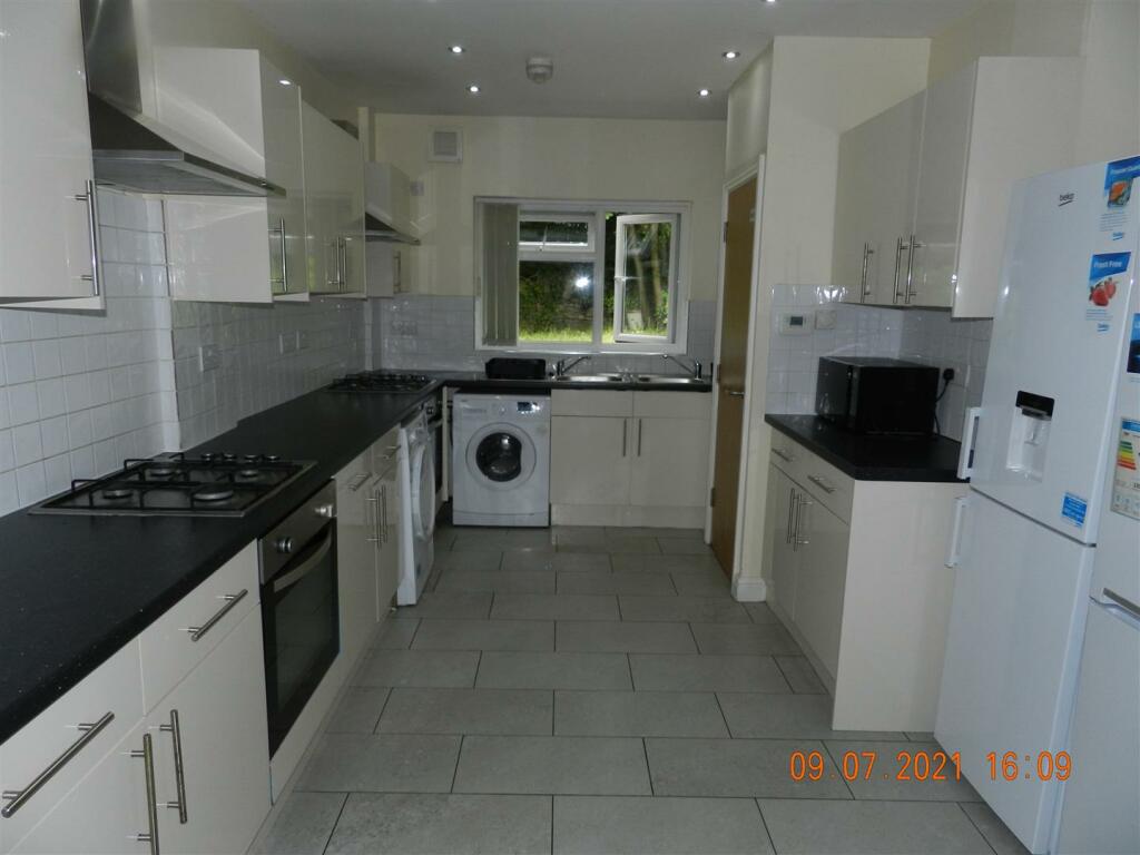 8 bedroom house for rent in Colum Road, Cathays, ( 6 Beds ), CF10
