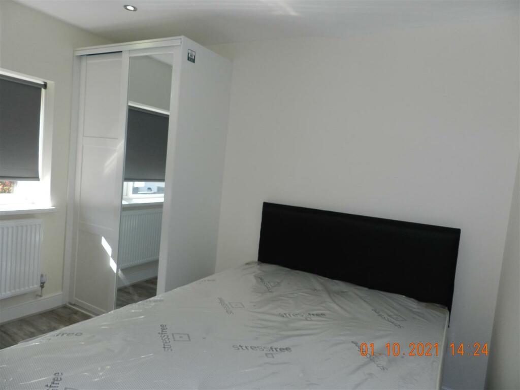 Additional property image - 1 Bed Flat, Cyrril Crescent
