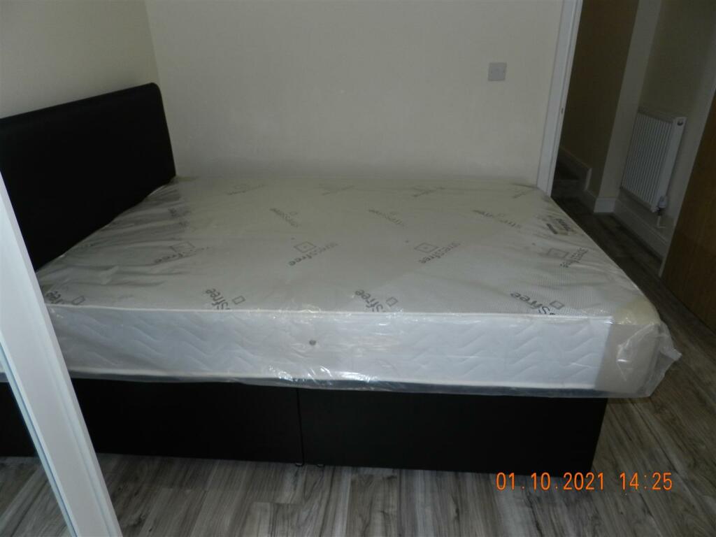Additional property image - 1 Bed Flat, Cyrril Crescent